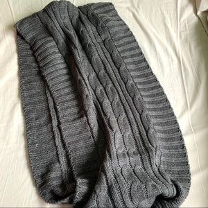 H&M grey knit circle infinity scarf